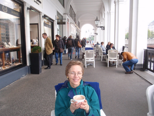 Heiße Schokolade und Milch Kafé.